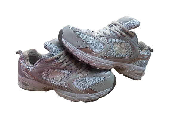 کتونی نیو بالانس ۵۳۰ کرم نخودی نمای کلی