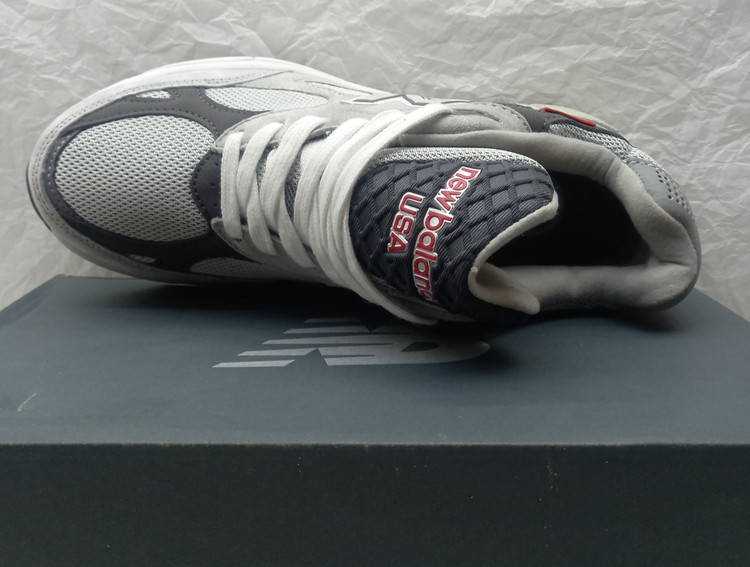 نیو بالانس ۹۹۰ طوسی نمای بالا