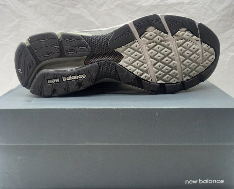 نیو بالانس ۹۹۰ طوسی نمای زیره