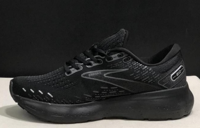 نمای جلو کتونی Brooks Glycerin 20 مشکی سایز ۴۲ وارداتی ویتنام