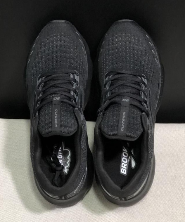 نمای جلو کتونی Brooks Glycerin 20 مشکی سایز ۴۲ وارداتی ویتنام