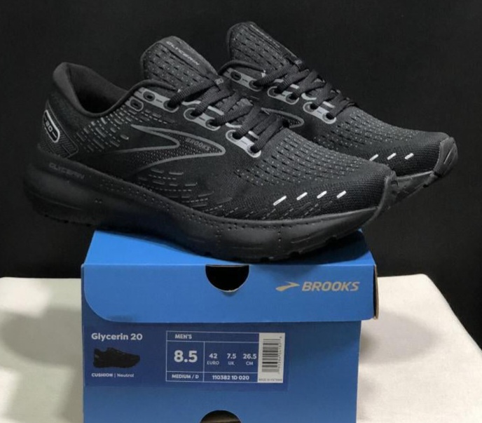 نمای جلو کتونی Brooks Glycerin 20 مشکی سایز ۴۲ وارداتی ویتنام
