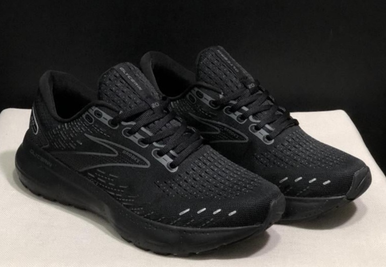 نمای جلو کتونی Brooks Glycerin 20 مشکی سایز ۴۲ وارداتی ویتنام