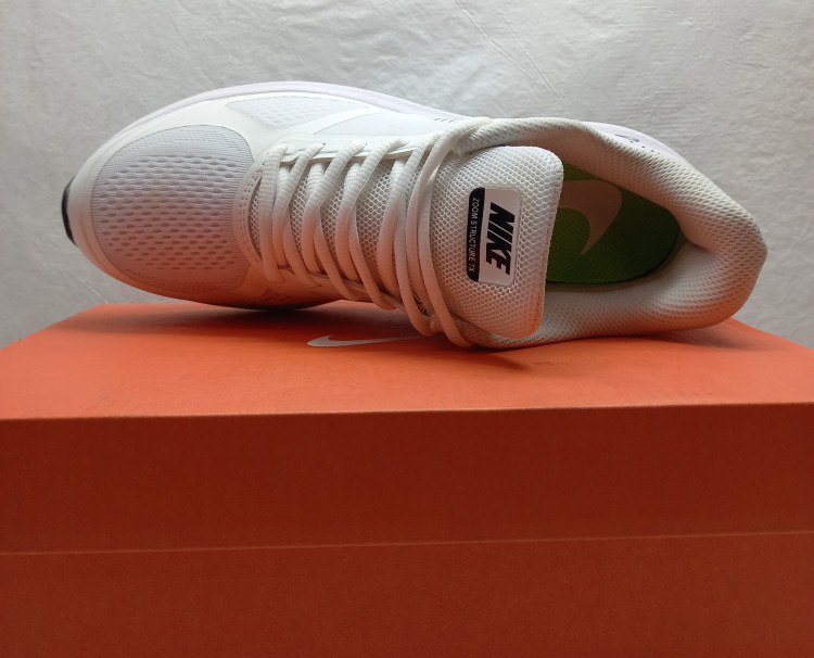 کتونی نایک گاید ۱۰ سفید مشکی شطرنجی نمای بالا