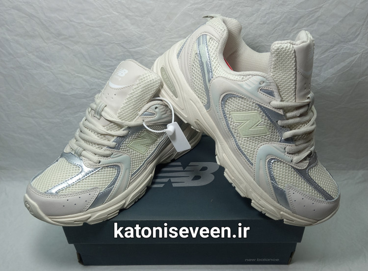 کتونی نیو بالانس ۵۳۰ کرم نقرهای نمای کلی