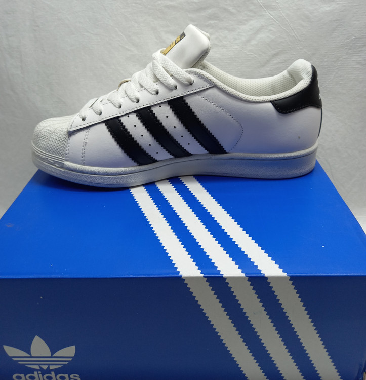 کتونی آدیداس سوپر استار سفید مشکی نمای داخلی