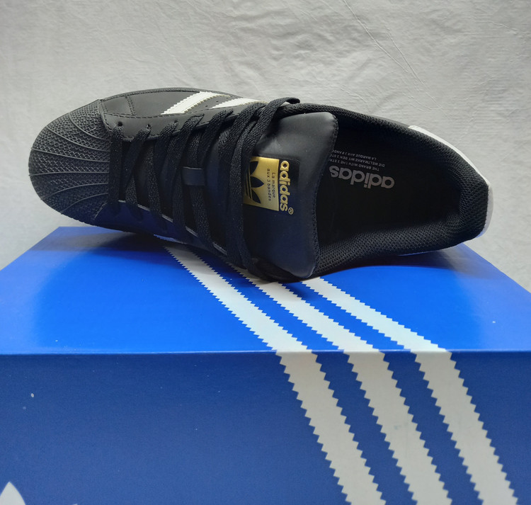 کتونی آدیداس سوپر استار مشکی سفید نمای بالا