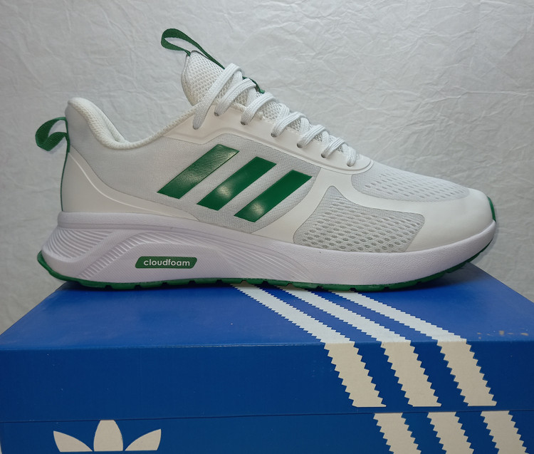 کتونی آدیداس گلدفوم سفید نمای کناری بیرونی