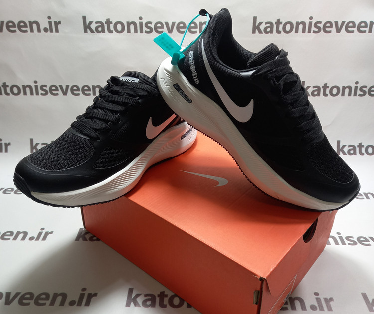 نمای کلی کتونی نایک ایر زوم مشکی سفید وارداتی ویتنامی سایز ۴۰ تا ۴۵