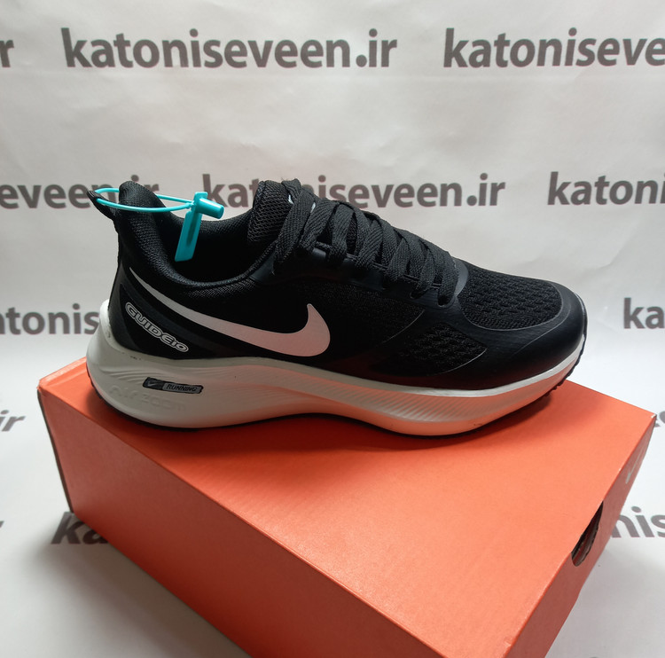 نمای بیرونی کناری کتونی نایک ایر زوم مشکی سفید وارداتی ویتنامی سایز ۴۰ تا ۴۵