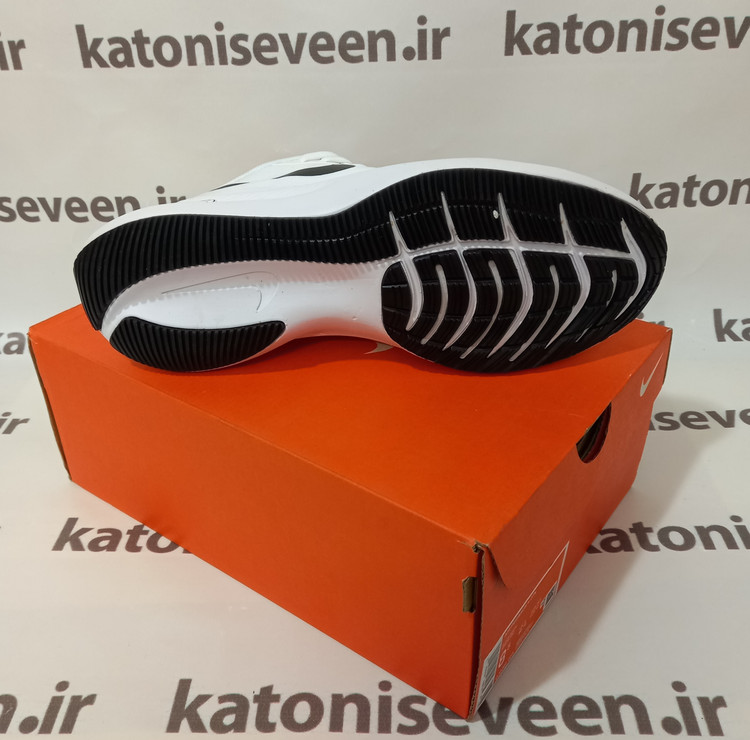 نمای زیره: کتونی نایک گاید ۱۰ سفید مشکی نمای زیره