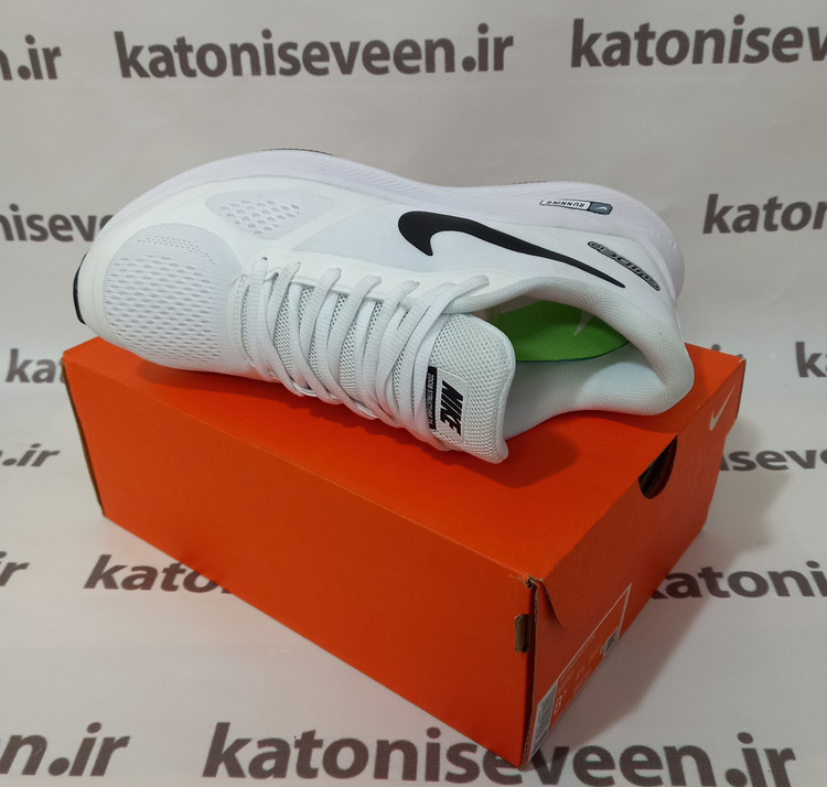 نمای بالا: کتونی نایک گاید ۱۰ سفید مشکی نمای بالا