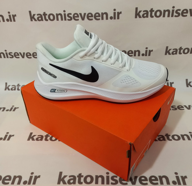 نمای کناری: کتونی نایک گاید ۱۰ سفید مشکی نمای کناری