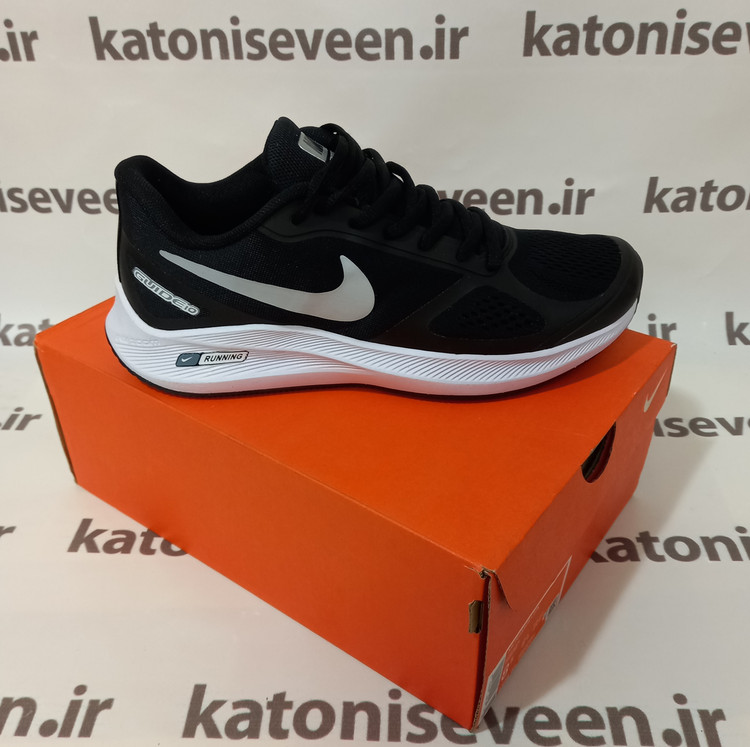 نمای کناری: کتونی نایک گاید ۱۰ مشکی زیره سفید نمای کناری