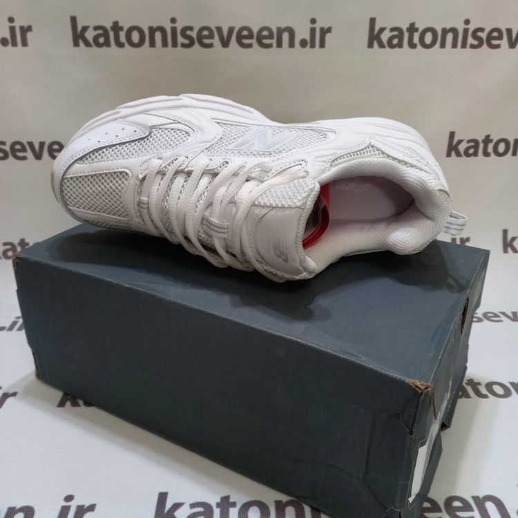 نمای بالا: کتونی نیو بالانس ۵۳۰ سفید نمای بالا