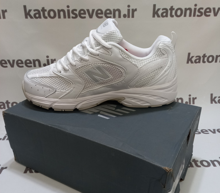 نمای کناری داخلی: کتونی نیو بالانس ۵۳۰ سفید نمای کناری داخلی