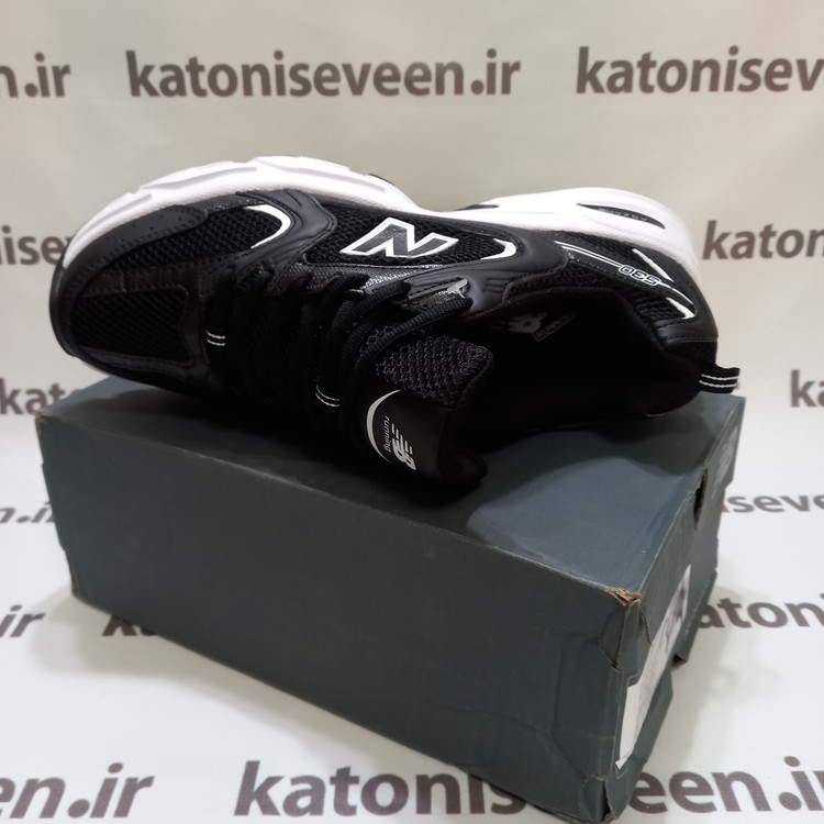 نمای بالا: کتونی نیو بالانس ۵۳۰ مشکی زیره مشکی نمای بالا