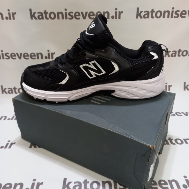 نمای کناری داخلی: کتونی نیو بالانس ۵۳۰ مشکی زیره مشکی نمای کناری داخلی