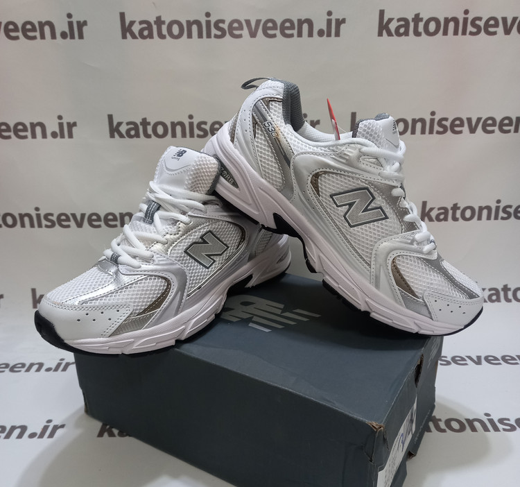 نمای کلی: کتونی نیو بالانس ۵۳۰ سفید طلائی نمای کلی