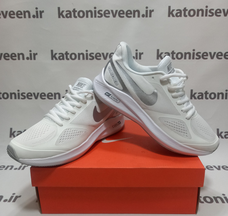 نمای کلی: کتونی نایک گاید ۱۰ سفید نقرهای نمای کلی