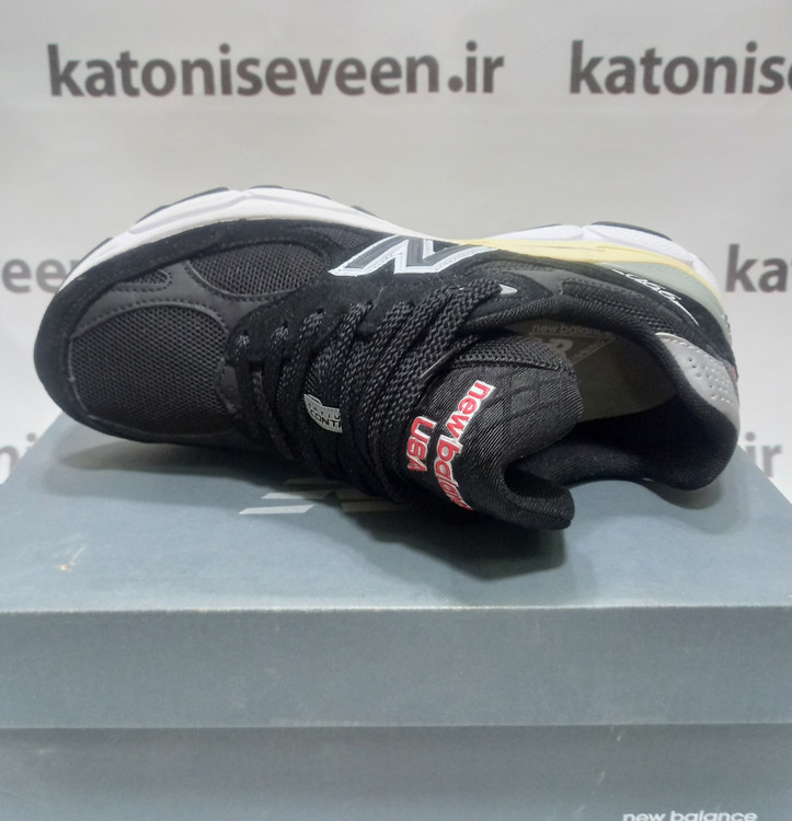 نیو بالانس ۹۹۰ مشکی زیره زرد نمای بالا
