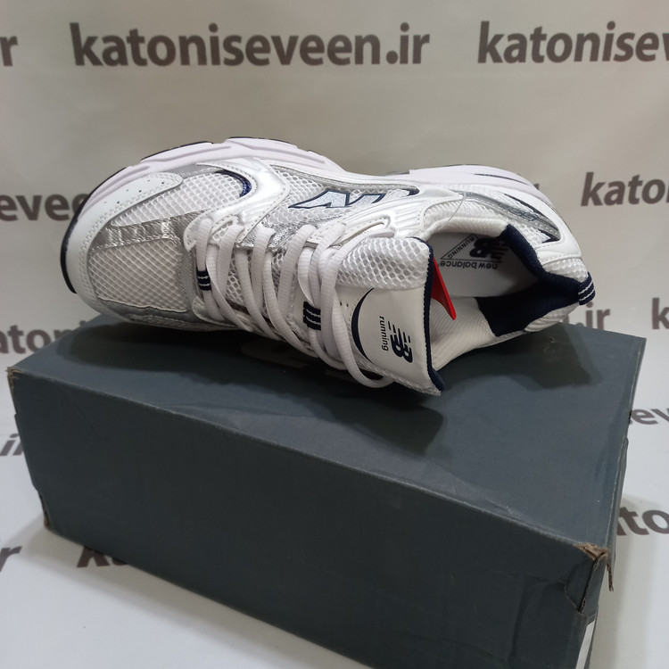 کتونی نیو بالانس ۵۳۰ سفید سورمهای نمای از بالا