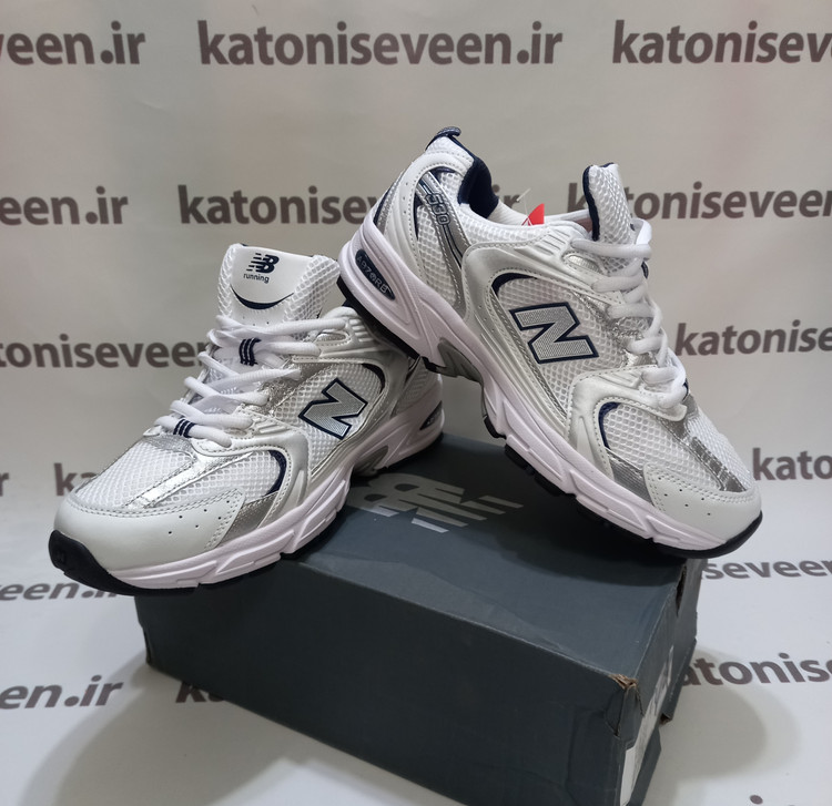 کتونی نیو بالانس ۵۳۰ سفید سورمهای نمای کلی