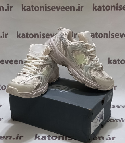 کتونی نیو بالانس ۵۳۰ کرم طلایی نمای کلی