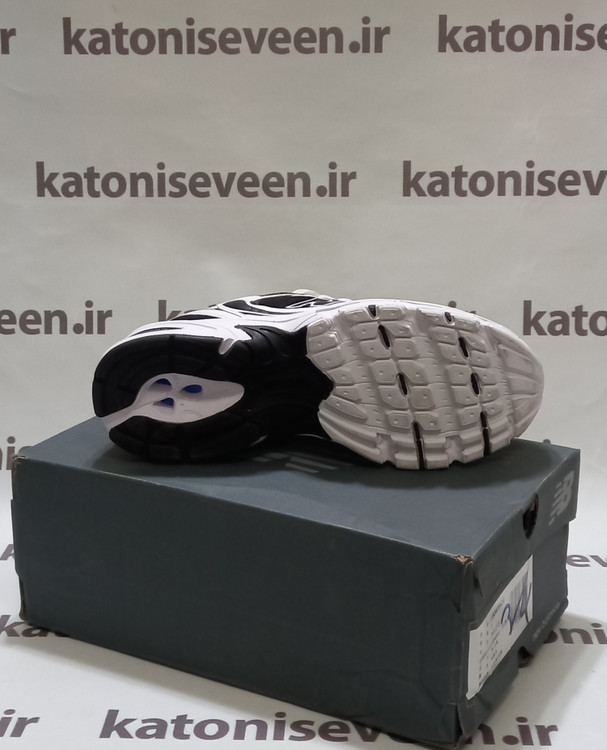 نیو بالانس ۵۳۰ مشکی سفید نمای زیره