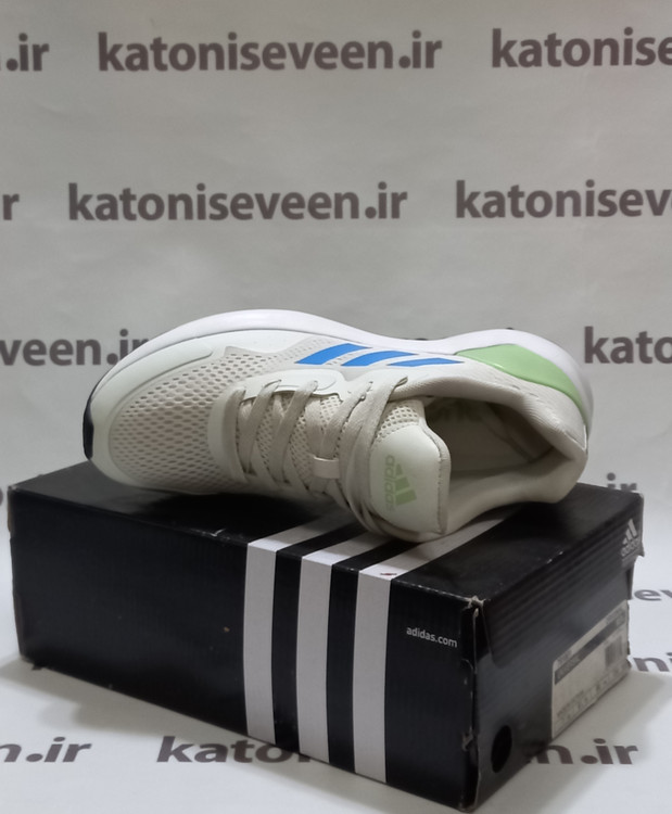 کتونی آدیداس اکومنت سفید شیری نمای بالا