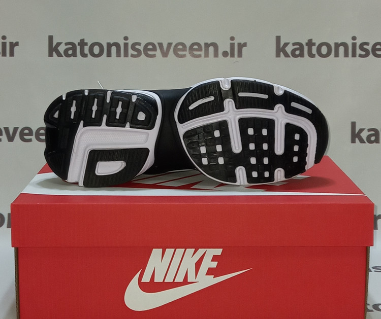 نمای زیر کتونی V2K