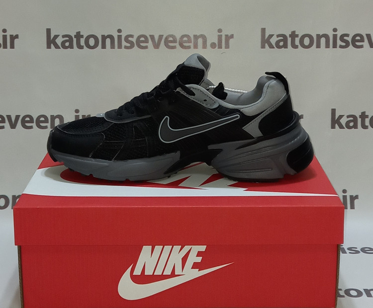 نمای کناری داخلی کتونی V2K مشکی زیره طوسی