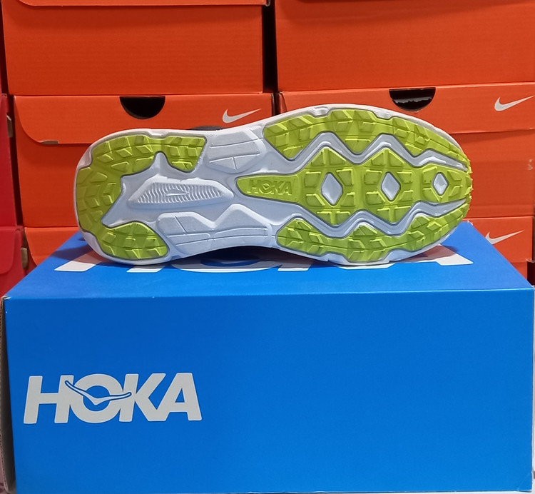 نمای زیره ضد سایش کتونی هوکا چلنجر خاکستری