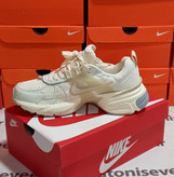 نمای کناری داخلی کتونی نایک V2K - کفی اورجینال راحت