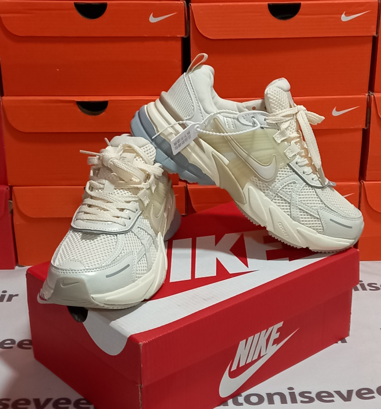 کتونی نایک V2K رنگ کرم خالص - طراحی اسپرت مدرن - فروشگاه کتونی سون (اسلامی)