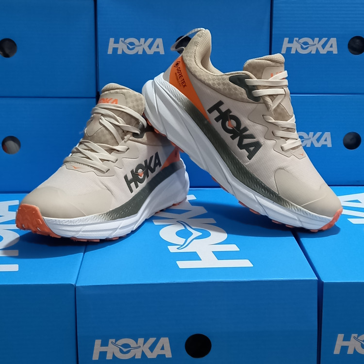 نمای کلی کتانی اسپرت هوکا چلنجر 7 گورتکس اورجینال نخودی وارداتی ویتنام ضدآب