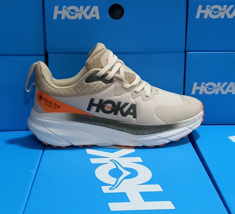 | کتونی هوکا چلنجر ۷ اصل وارداتی رنگ نخودی مناسب پیادهروی - فروشگاه کتونی سون (اسلامی) |