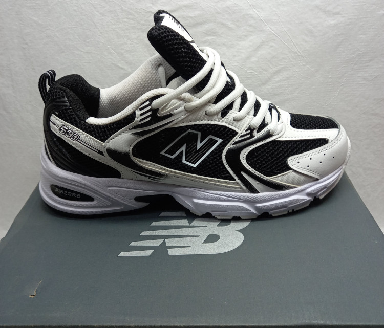 کتونی نیوبالانس ۵۳۰ سفید با جزئیات مشکی