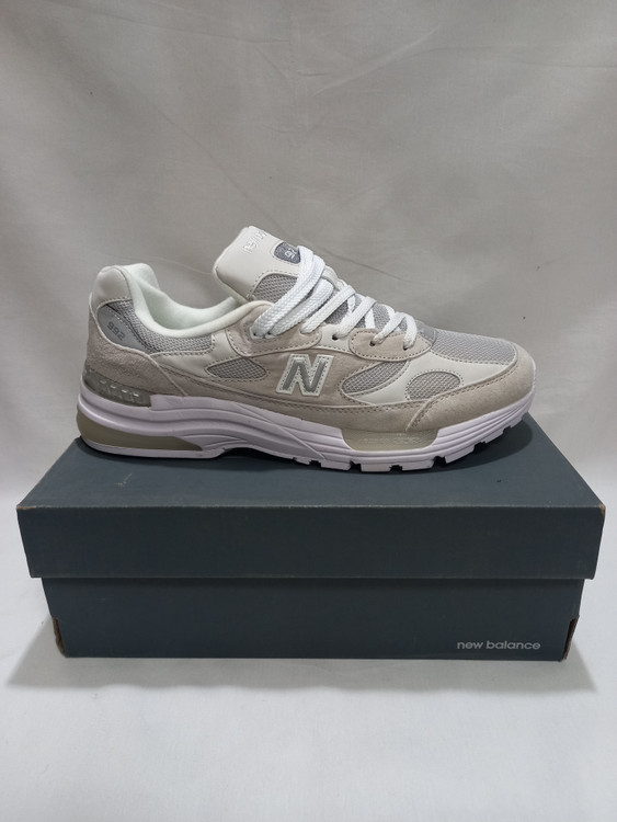 کتونی نیو بالانس 992 رنگ سفید وارداتی سایزبندی کامل