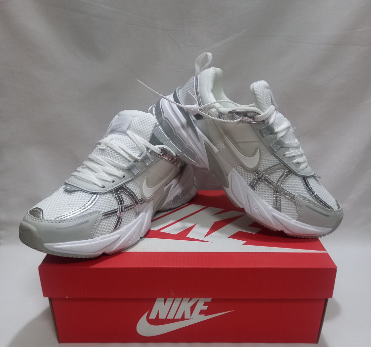 کتونی نایک V2K RUN رنگ سفید وارداتی سایزبندی کامل 37 تا 45