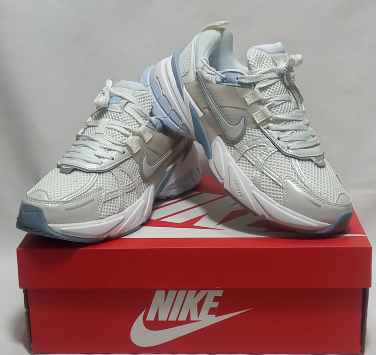 کتونی نایک V2K RUN رنگ سفید آبی وارداتی سایزبندی کامل 37 تا 45