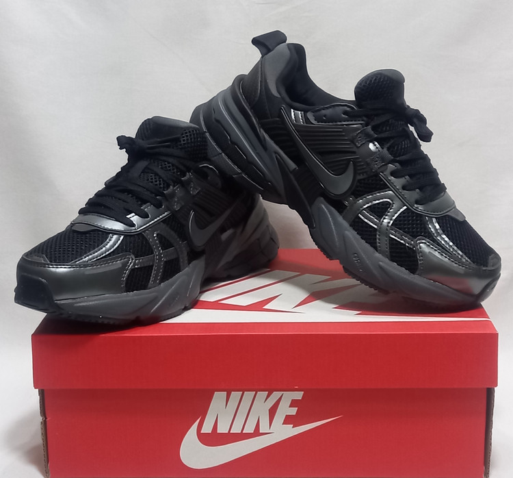 کتونی نایک V2K RUN رنگ مشکی زیره طوسی وارداتی سایزبندی کامل 37 تا 45