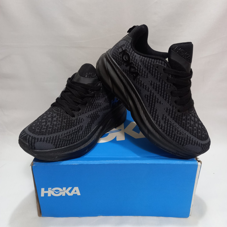 نمای کلی کتونی هوکا کلیفتون 9 رنگ مشکی وارداتی سایزبندی 39 تا 45