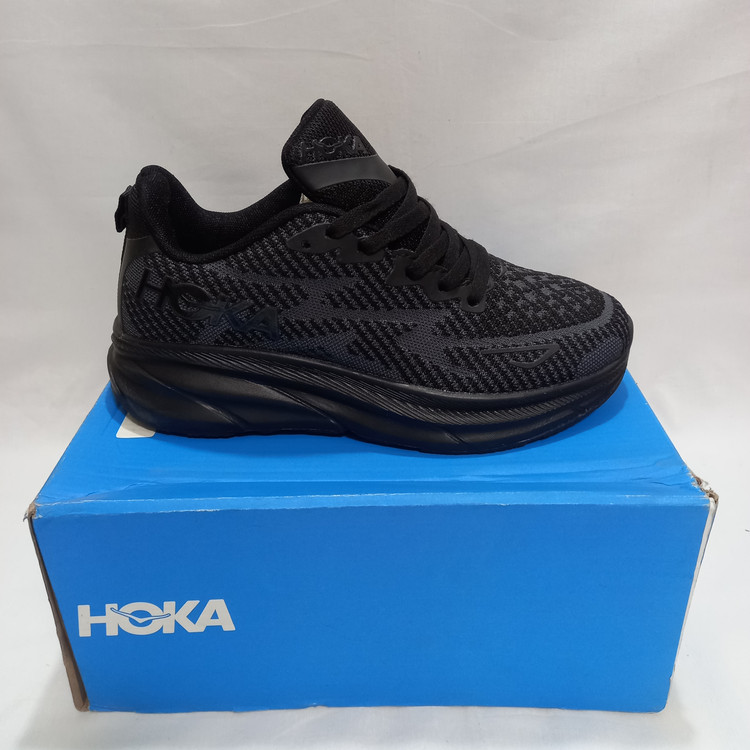 نمای بیرونی کتونی هوکا کلیفتون 9 رنگ مشکی وارداتی سایزبندی 39 تا 45