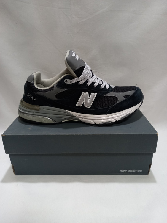 کتونی نیو بالانس 993 رنگ مشکی وارداتی وسط دوخت سایزبندی 40 تا 45